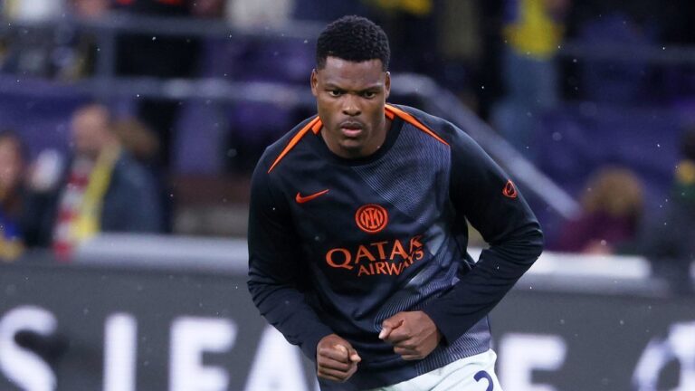 Kepingan Puzzle Carrick: Denzel Dumfries Jadi Kunci Rotasi Sayap Manchester United?